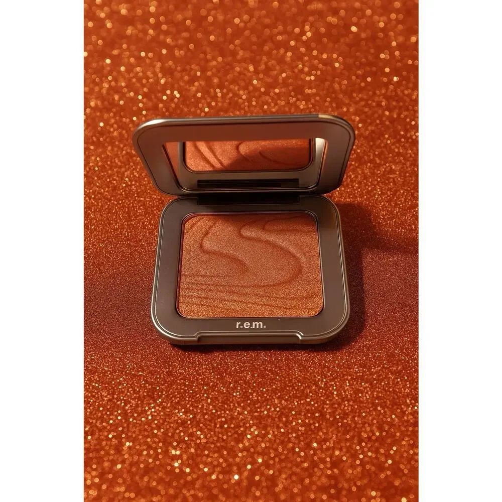 r.e.m. beauty Interstellar Highlighter Topper Miss Jupiter New in Box 0.23 oz